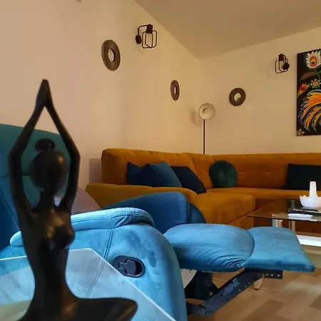Exclusive Art Apartment-2